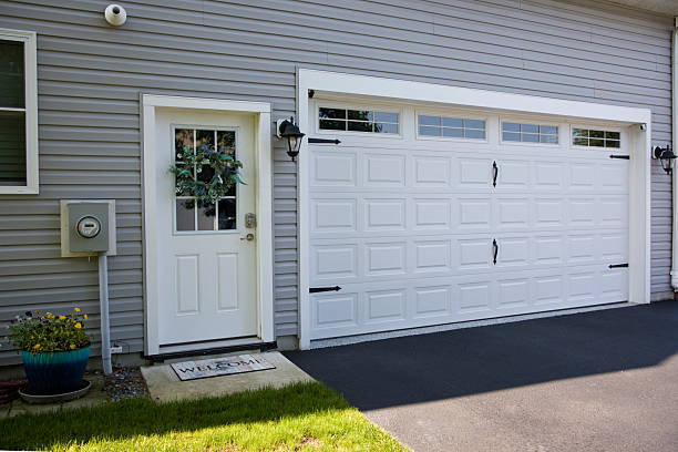 24/7 Emergency Garage Door Panel Replacement experts in Blaine, MN
